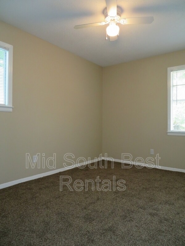 Building Photo - 635 Leavert Ave