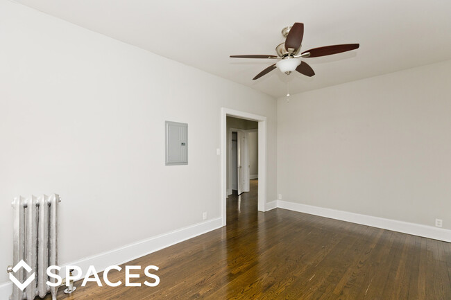 Building Photo - 5160 N Leavitt St