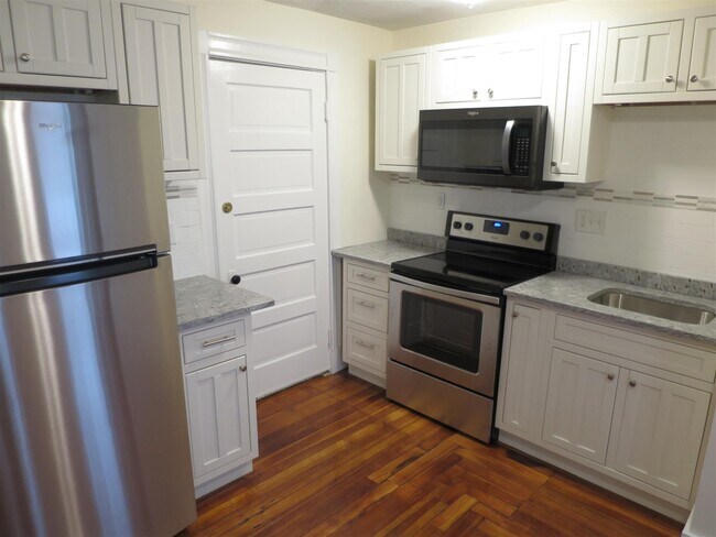 Building Photo - 14 Garrison Ave