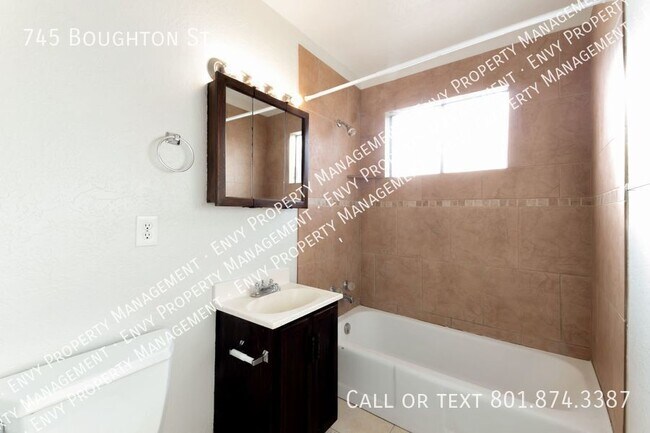 Foto del edificio - 745 Boughton St