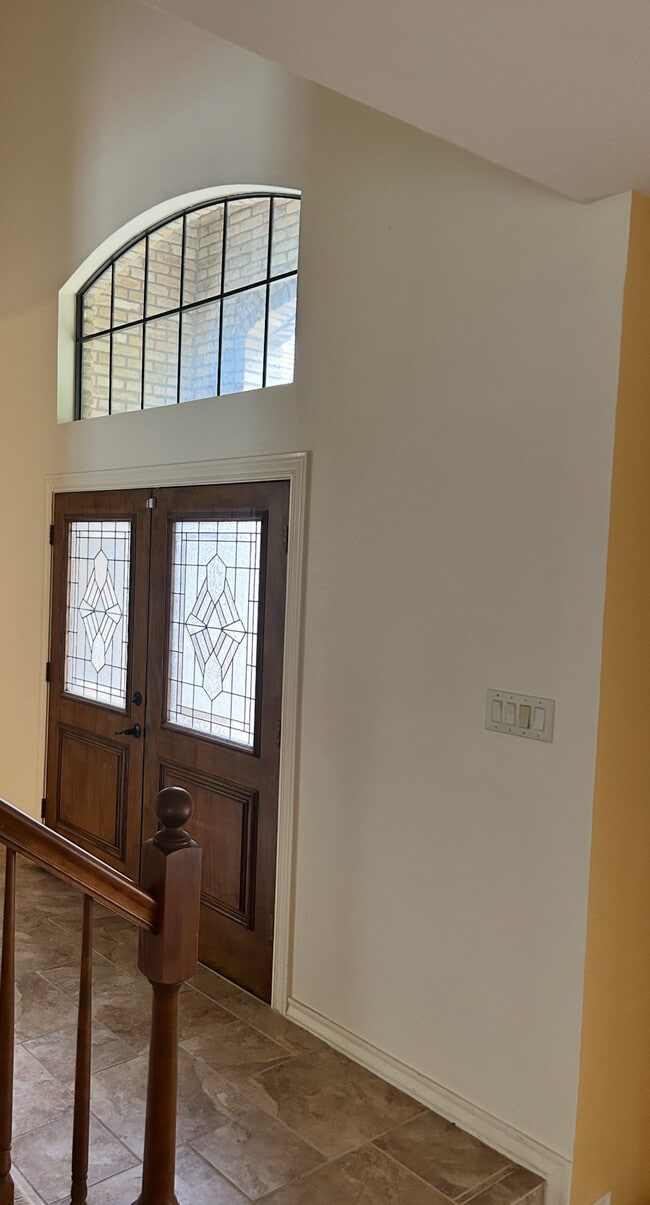 front door entrance - 15603 Rose Cres