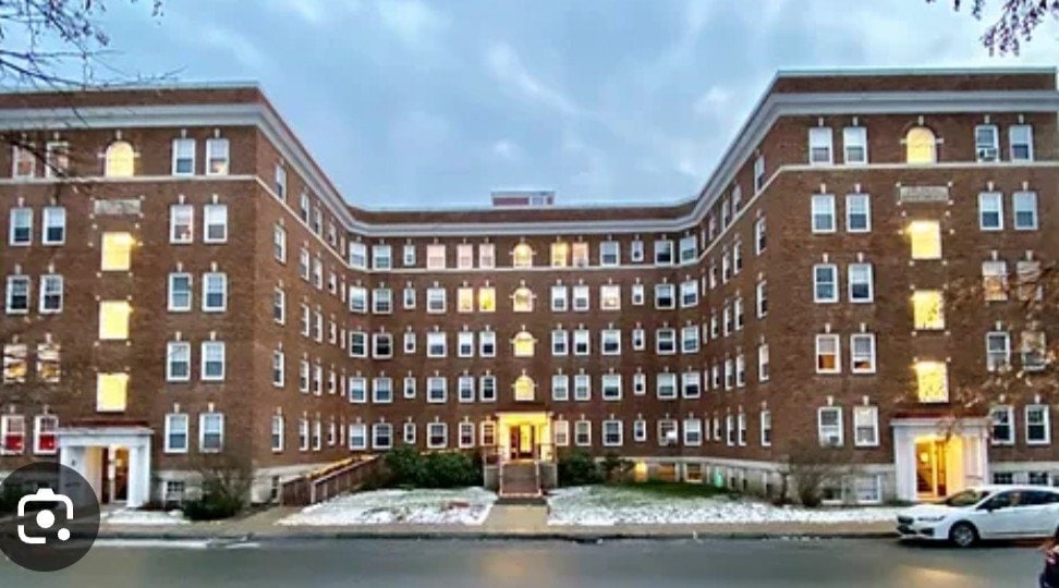 Primary Photo - Colonial- VT