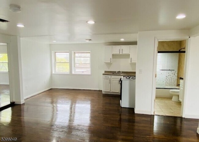 Foto del edificio - 247 Lehigh Ave