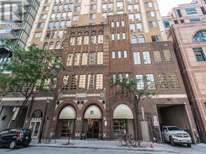 Building Photo - 25 Grenville St