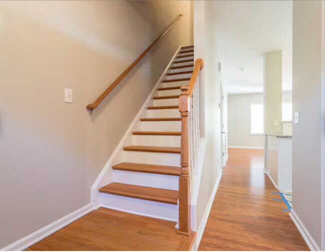 Building Photo - 511 Elm Ave