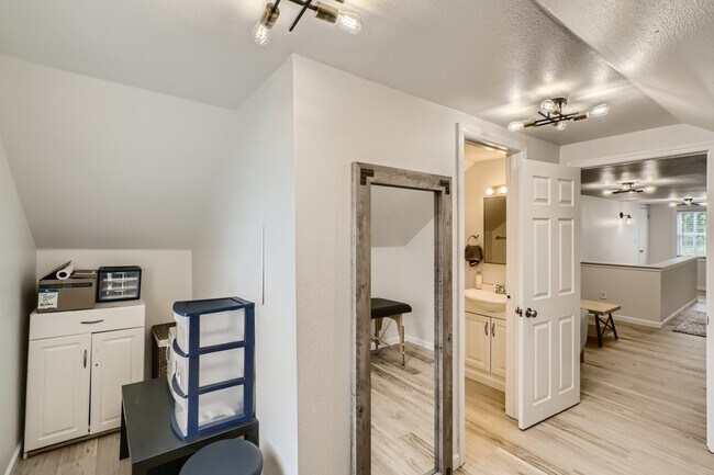 Efficient 1 bed 1 bath - 6317 E Portland Ave