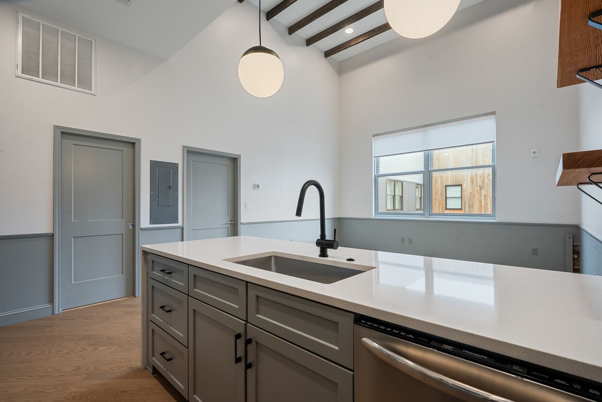 Primary Photo - 2212 1st Ave N