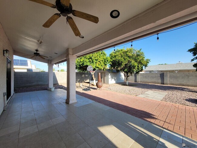 Foto del edificio - 10633 E 36th St