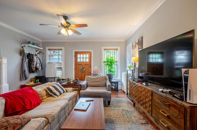 Foto del edificio - 236 Channing St NE