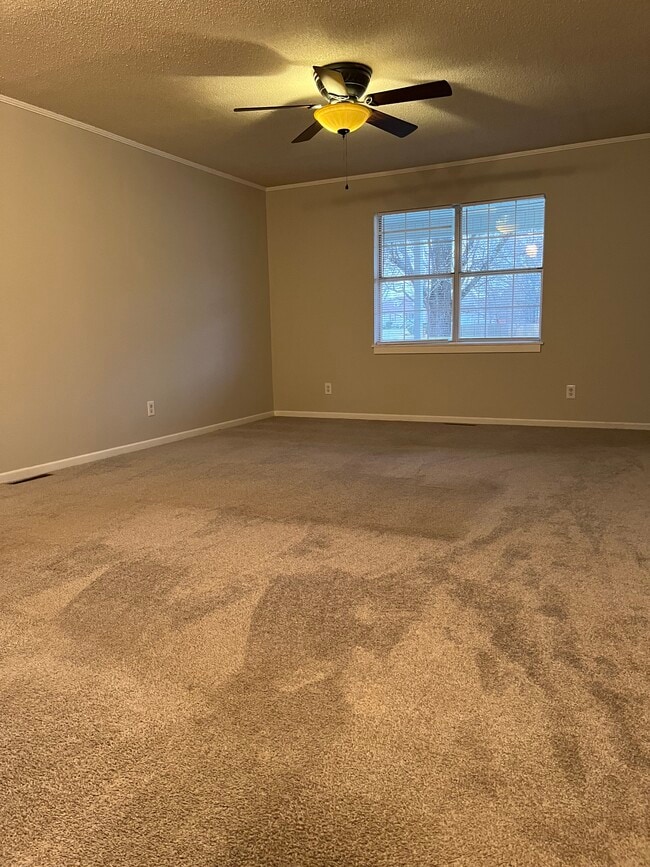 Building Photo - 800 Mountain View Ct