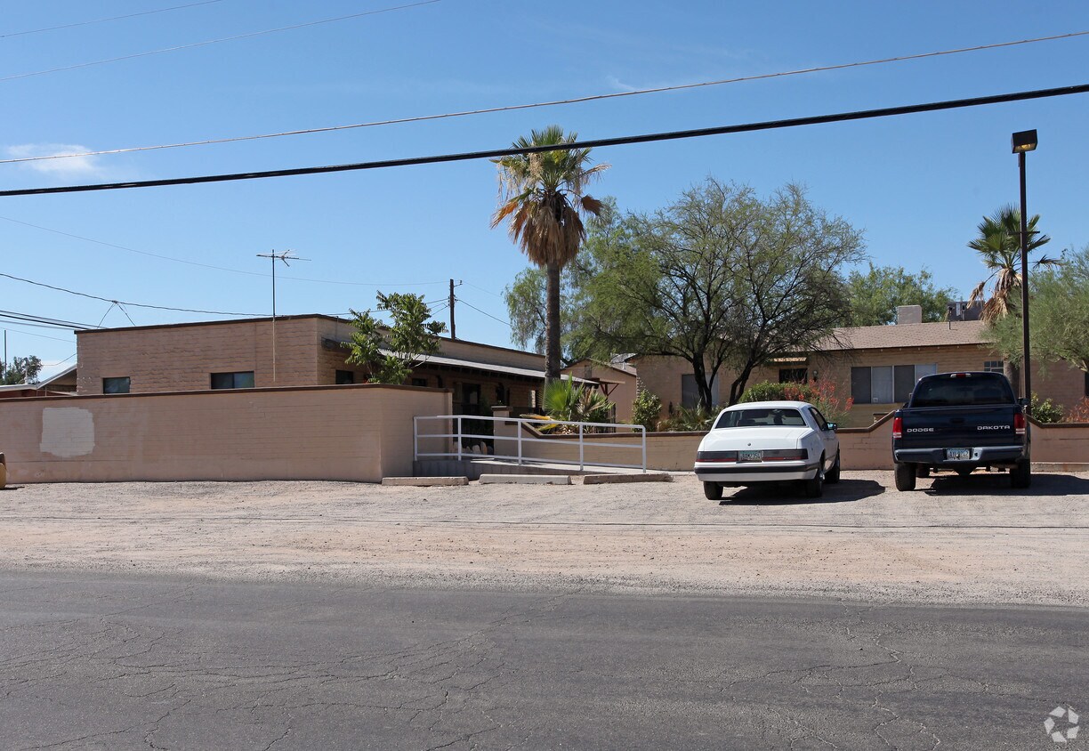 Building Photo - 3168 E Kleindale Road