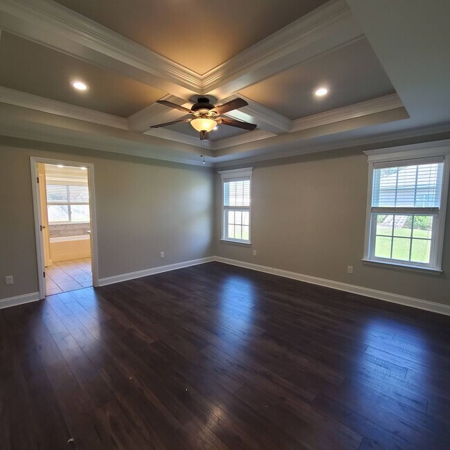 Foto del edificio - Spacious 4-Bedroom Home with Modern Featur...