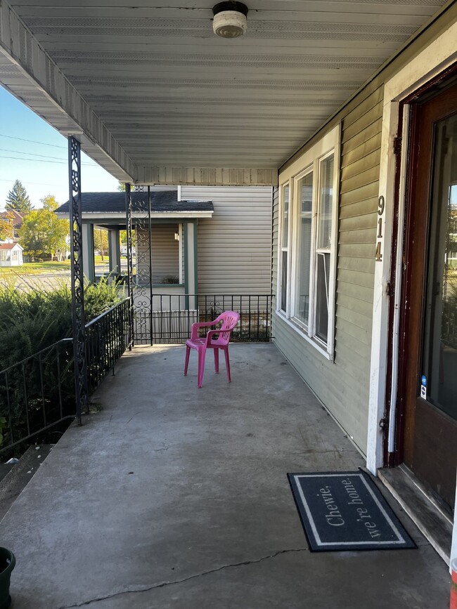 Building Photo - Cozy 4 Bed 1 Bath near UWEC!