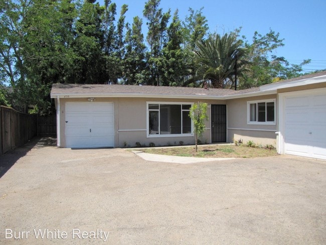 Building Photo - 251 Costa Mesa St