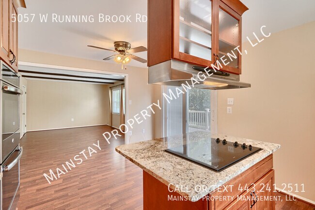 Building Photo - Spacious And Updated 4 Bed 2.5 Bath Home i...