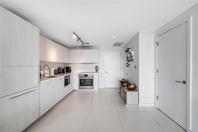 Foto del edificio - 501 NE 31st St