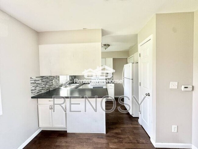 Building Photo - 4924 Madison Ave
