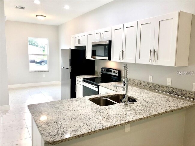 Building Photo - 717 Camel Ct