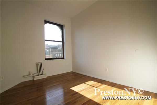 Building Photo - 335 W 14th St
