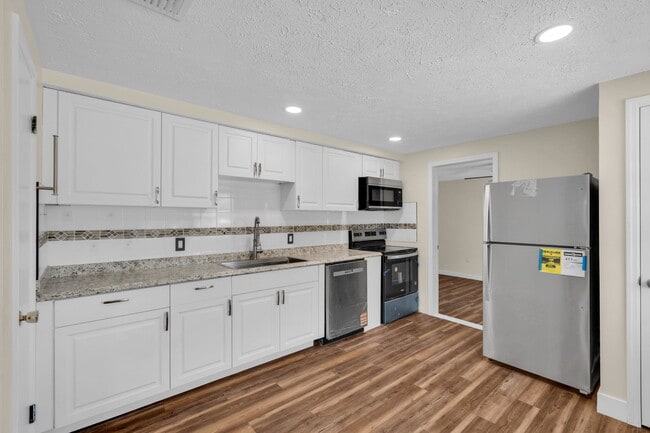 Building Photo - 4233 Mesa Dr