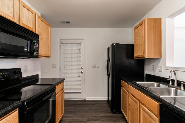 Building Photo - 1207 Vistiana Dr