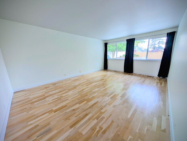 Foto del edificio - Refined 4BR House + private office, EV, garage, huge patio