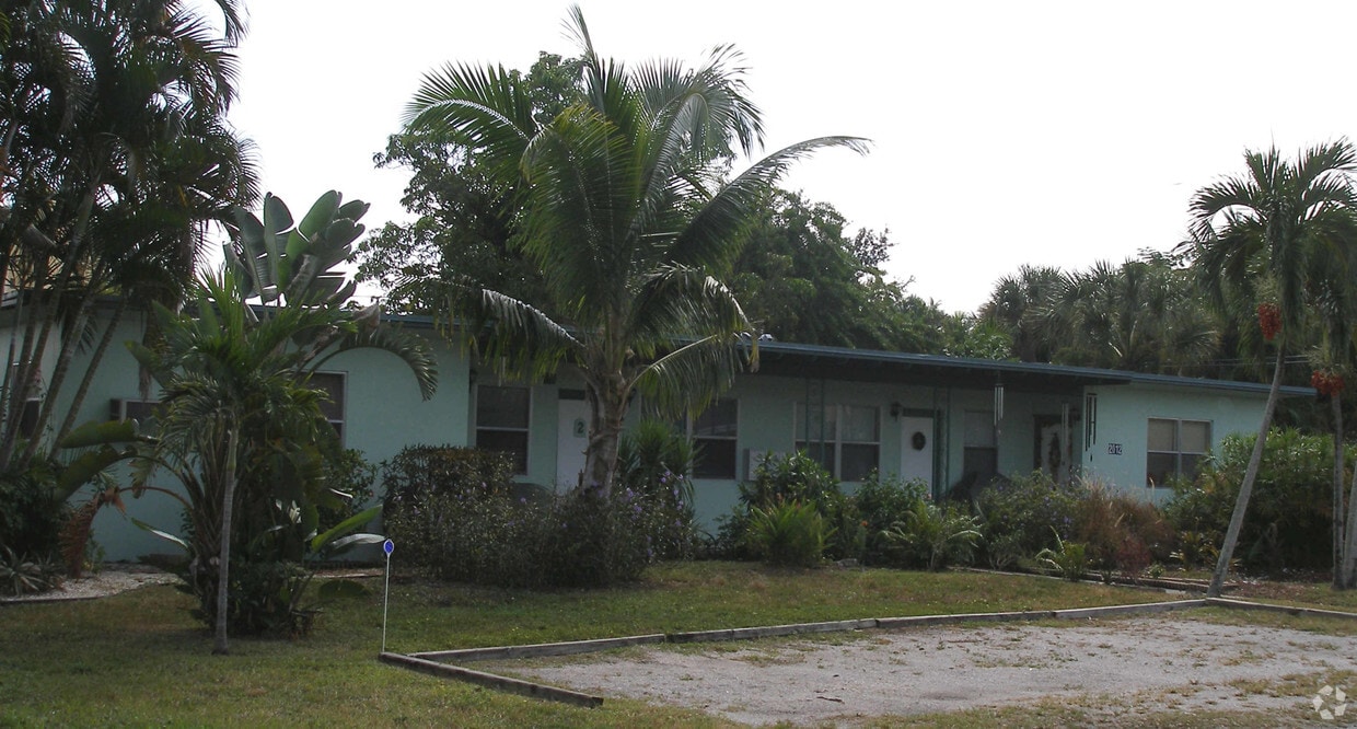 Building Photo - 2012 NE 3rd Ter