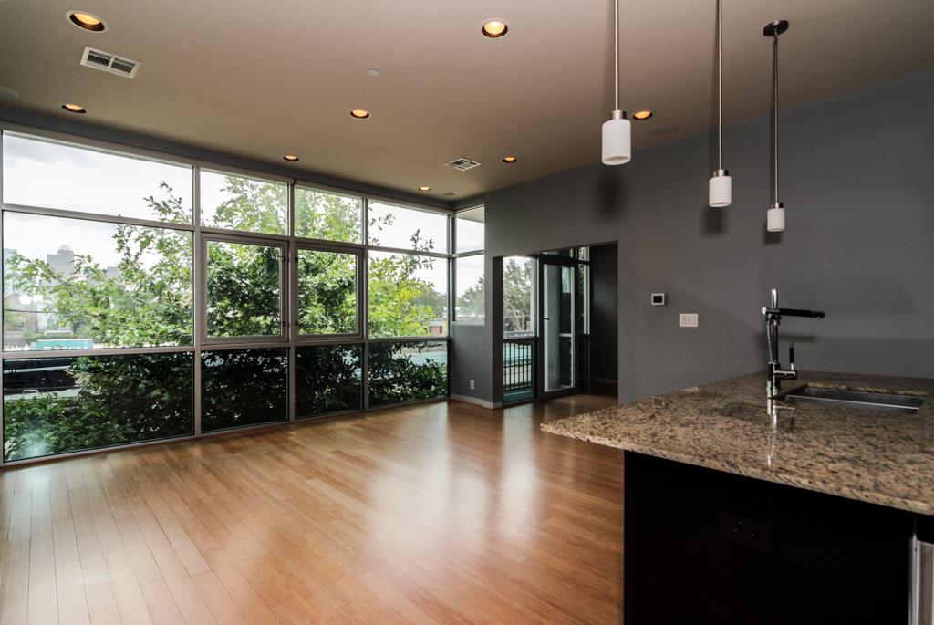 Foto principal - 1406 Columbus St