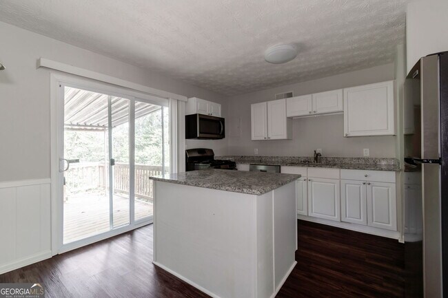 Building Photo - 2364 Peachwood Cir NE