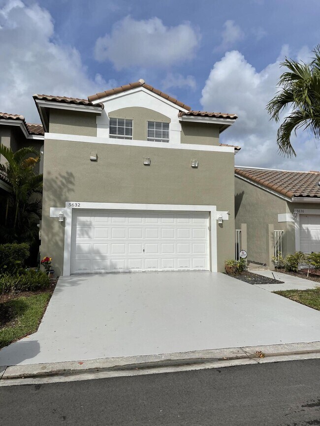 Building Photo - 5632 NW 118th Dr