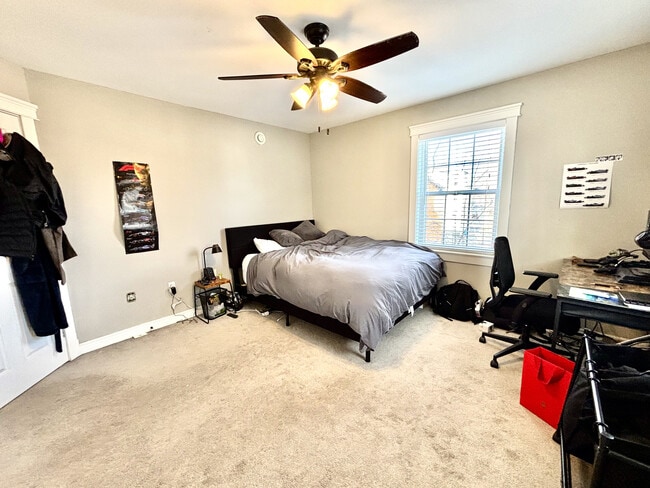 Building Photo - 4-Bedroom/ 3-Bathroom Apartment for Rent – Available June 1st