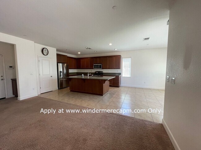 Foto del edificio - 4 BDRM 3 BA Bright Home with Open Kitchen ...