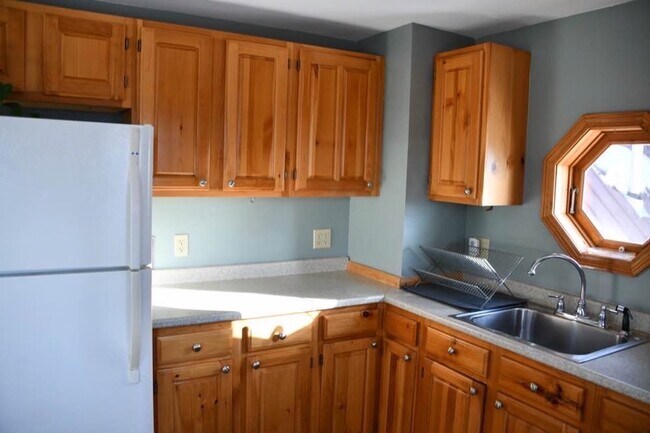 Foto del edificio - 321 Christian Hill Rd