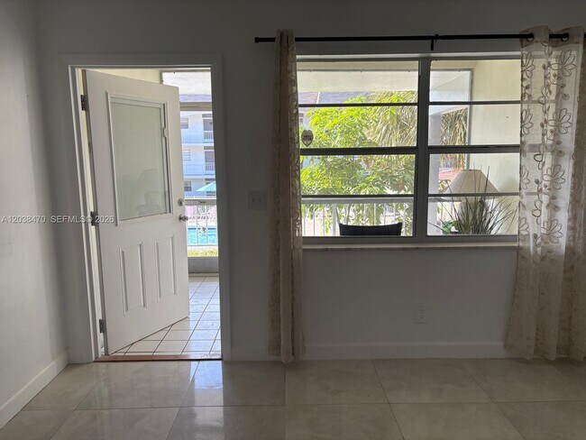 Foto del edificio - 541 Blue Heron Dr