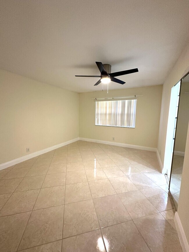 Foto del edificio - 9440 SW 8th St