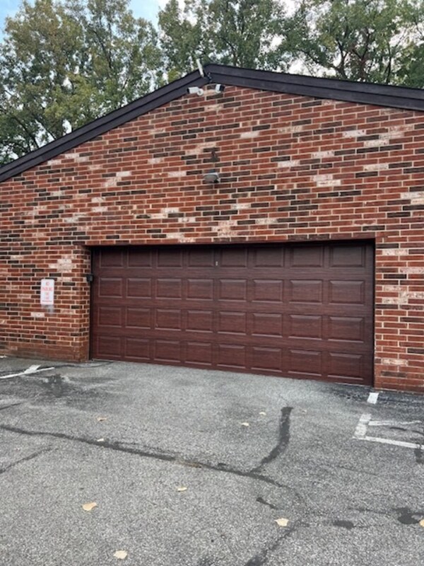 Building Photo - 16020 Maple Heights Blvd