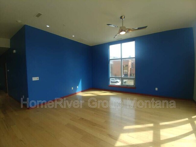 Foto del edificio - 400 W Broadway St