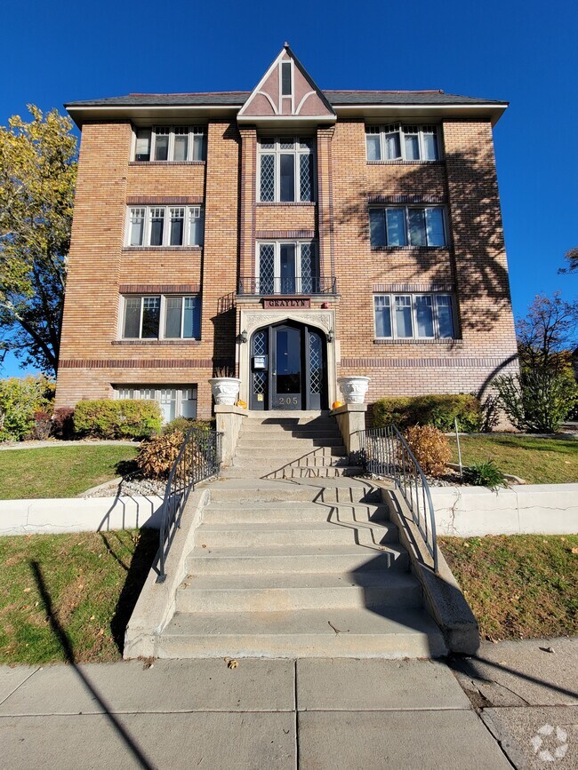 Building Photo - Graylyn Apartments