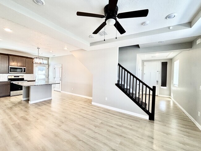 Foto del edificio - 153 E Brushy Canyon St