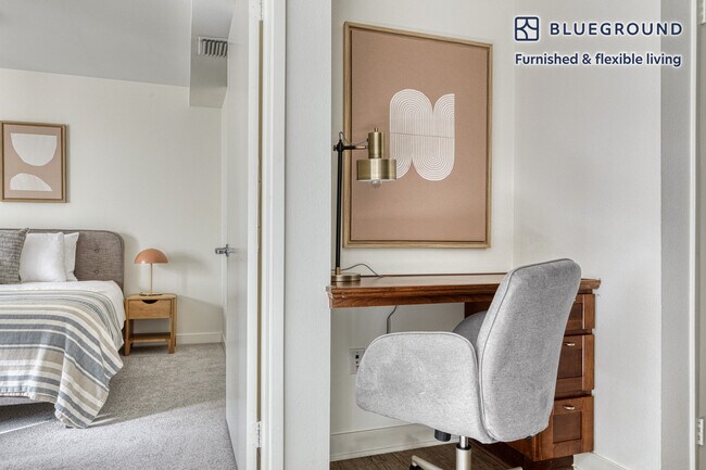 Foto del edificio - 4121 Radford Ave