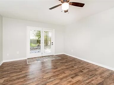 Building Photo - 324 Robin Hood Dr