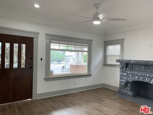 Foto del edificio - 1416 W 46th St