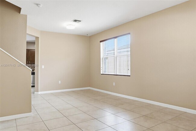 Building Photo - 3072 SE 5th Dr