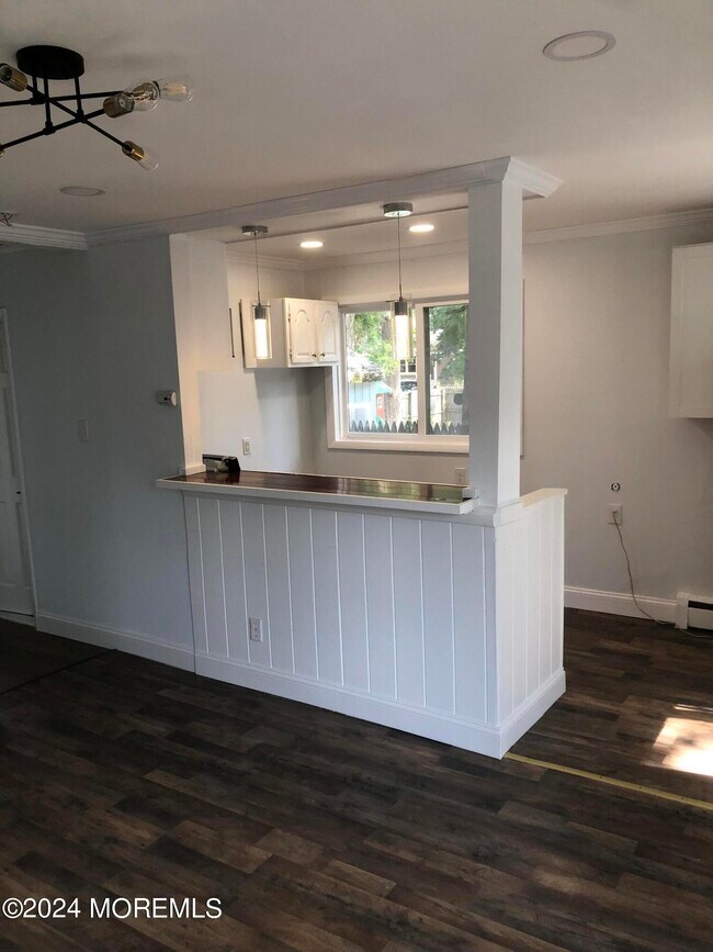 Building Photo - 974 Lynnwood Ave