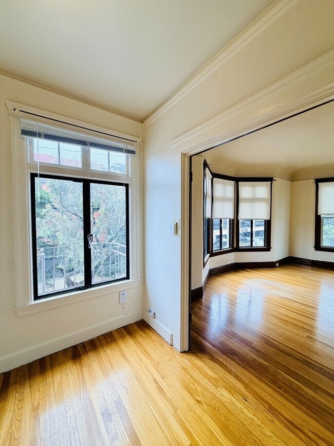Building Photo - 405 6th Ave