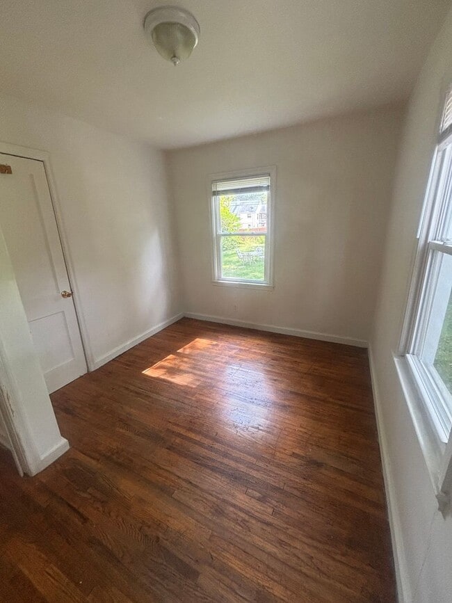 Foto del edificio - **IF YOU SIGN A 2 YEAR LEASE,  PAY RENT ON TIME EACH MONTH AND DONT DEFAULT ON YOUR LEASE. WE WIL...
