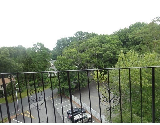 Foto del edificio - 1321 Worcester Rd