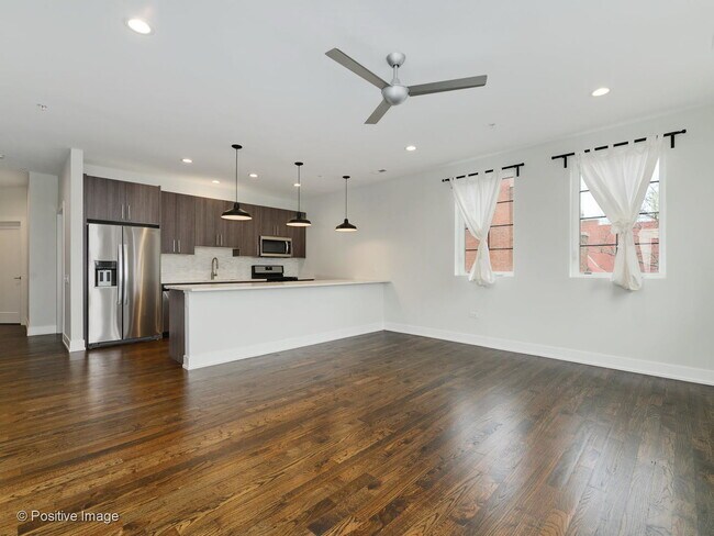 Building Photo - 1400 E Hyde Park Blvd