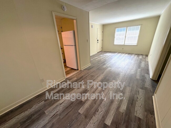 Foto del edificio - 1045 W Meadow Dr