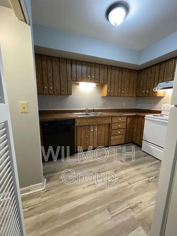 Building Photo - 1320 Millerwood Dr